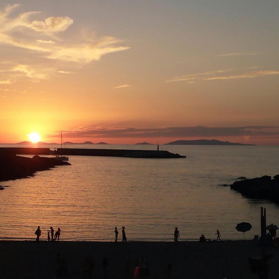 Grazioso Attico Vicino Alla Spiaggia E Al Centro Castelsardo Luaran gambar